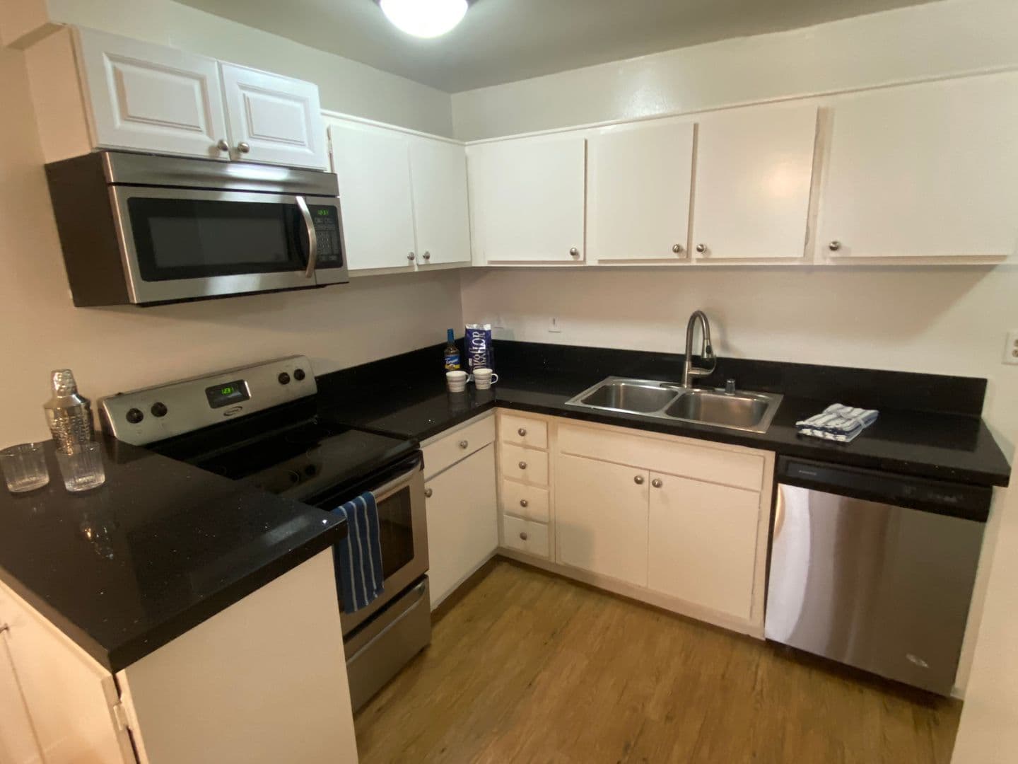 Tarzana Apartment: 18339-18347 Collins St