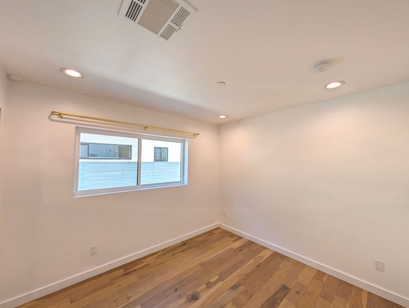Studio City Apartment: 4260 Laurel Canyon Blvd.