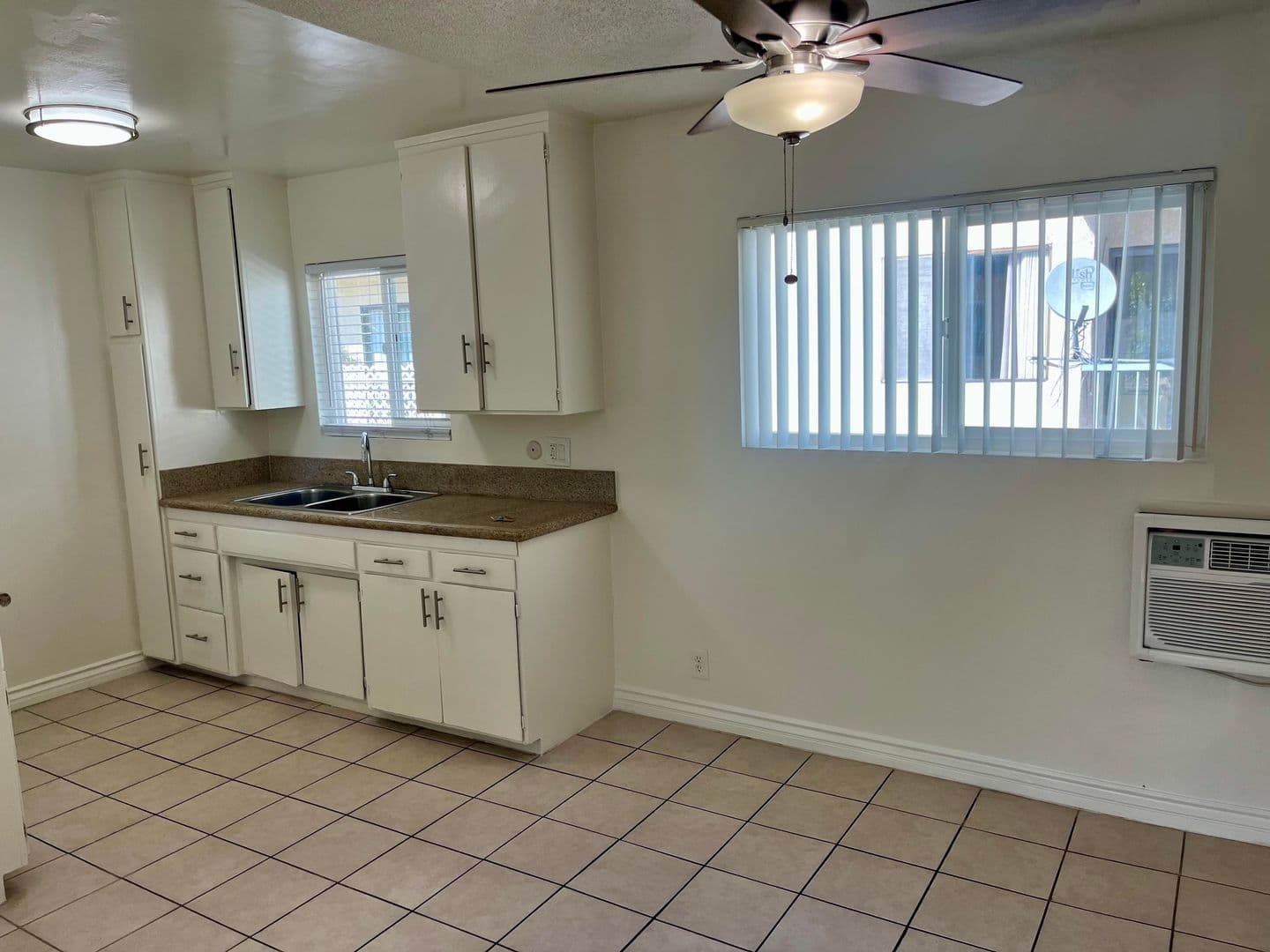 No. Hollywood Apartment: 7616 Fulton Avenue