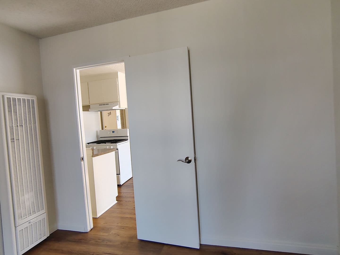 Reseda Apartment: 7521 & 7528 Canby Ave.