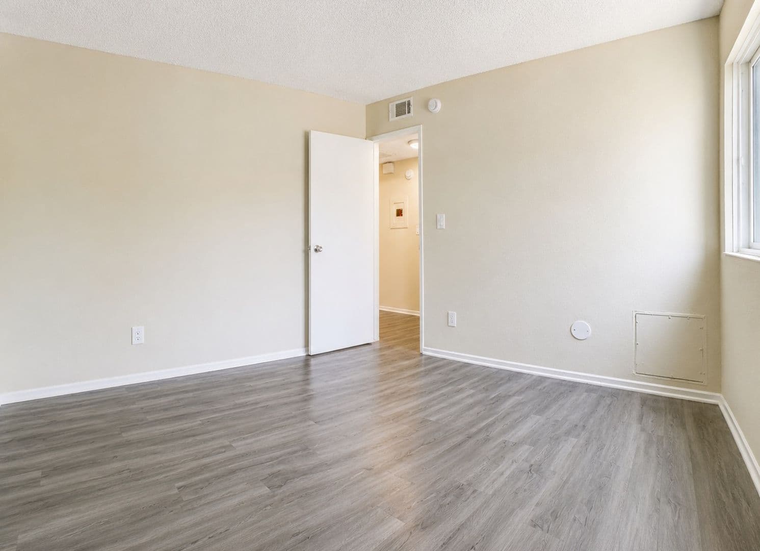 Northridge Apartment: 18100 Roscoe Blvd.