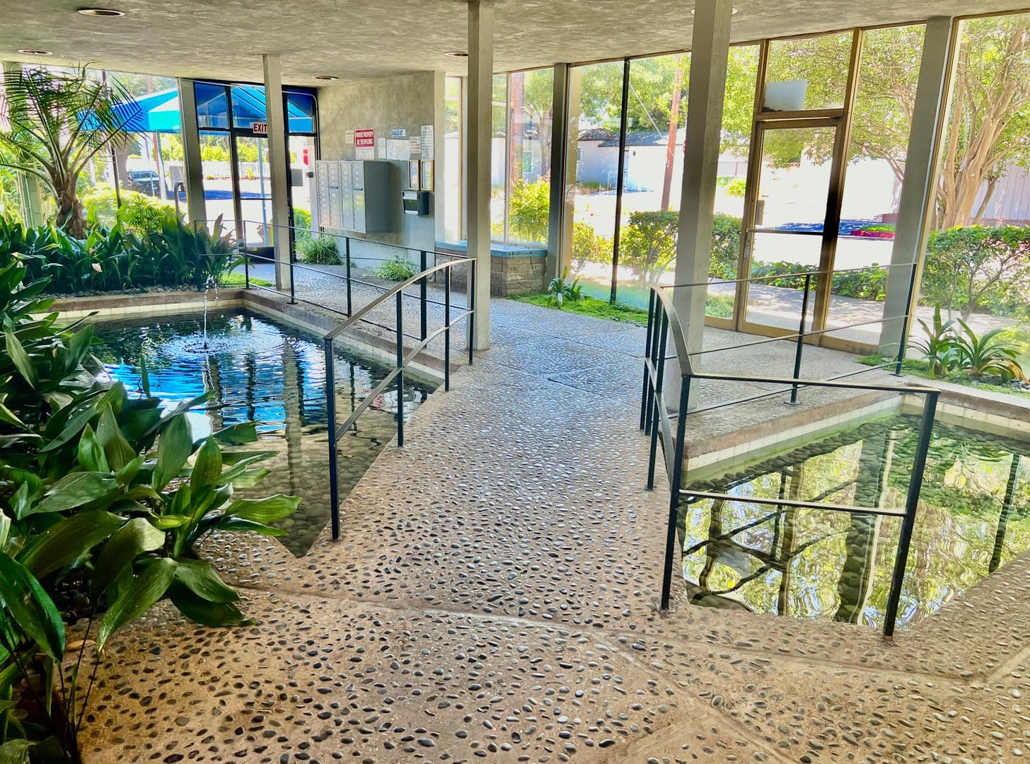 Northridge Apartment: 8830 Etiwanda Ave
