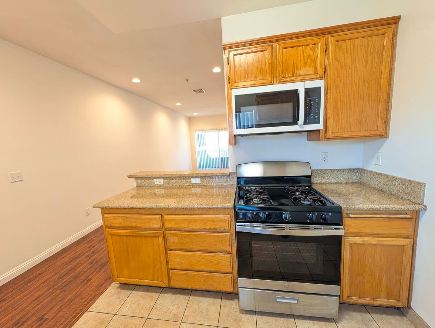 North Hollywood Apartment: 12740 Oxnard Street