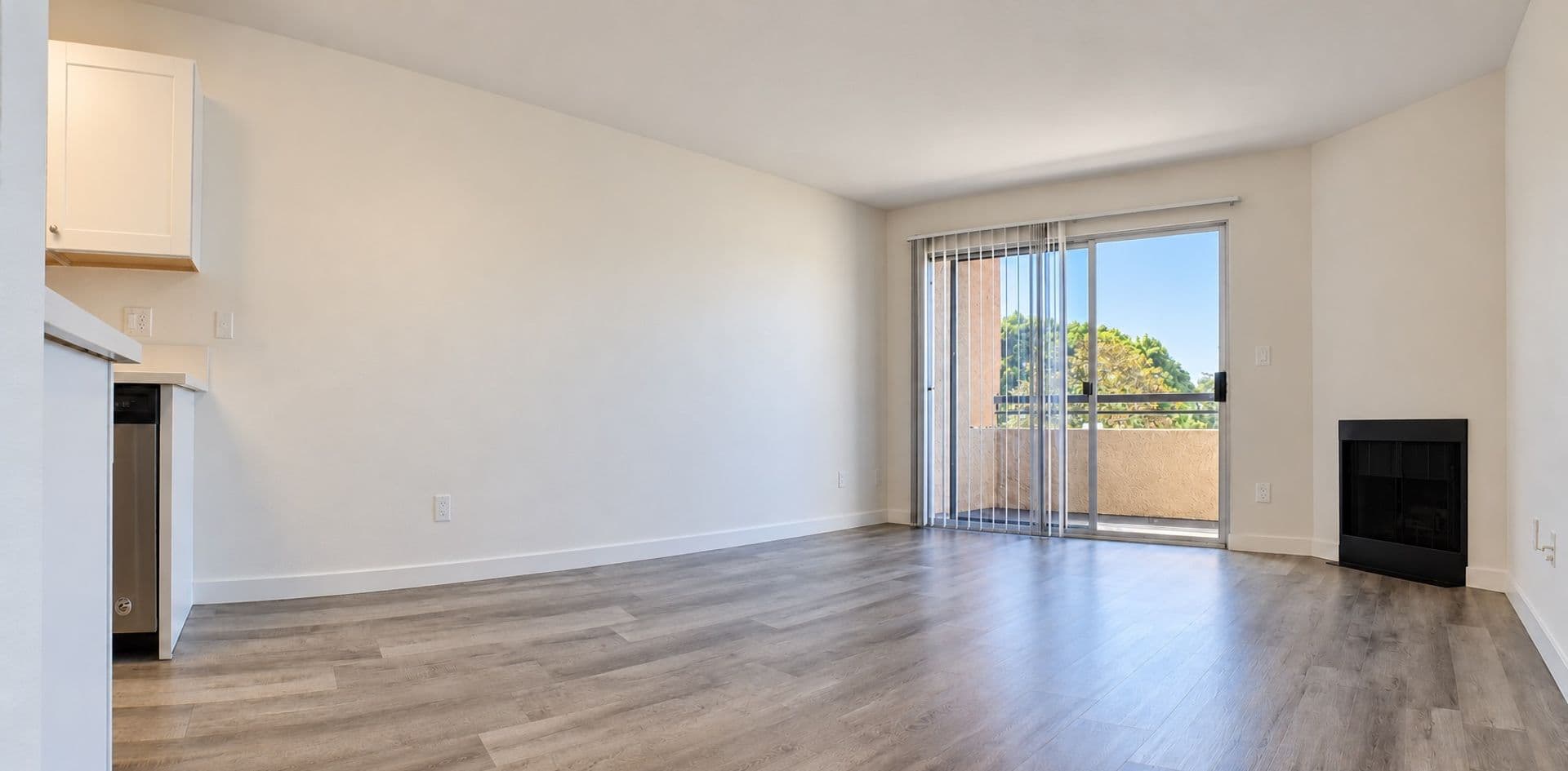 Van Nuys Apartment: 6205 Woodman Avenue