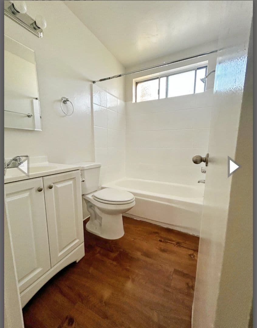 Canoga Park Apartment: 8361 Northgate Ave