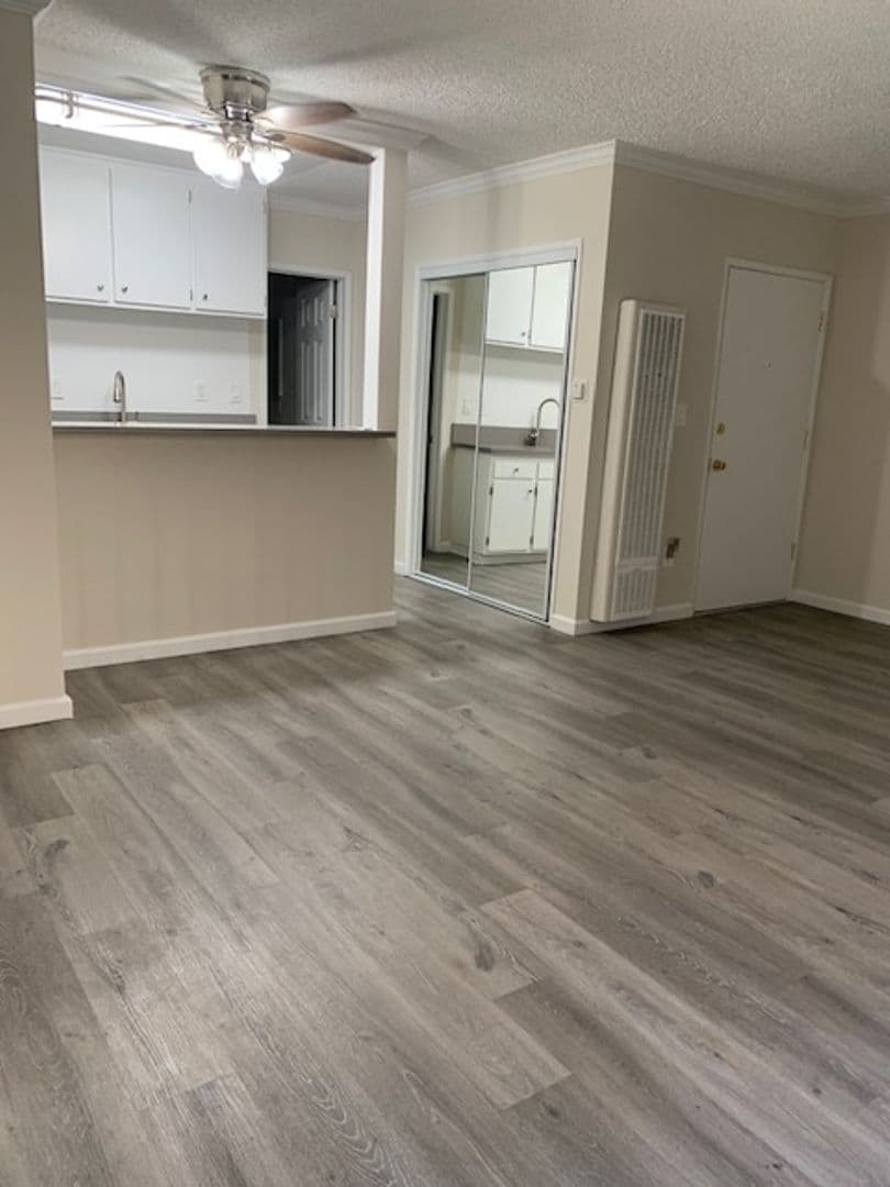 Canoga Park Apartment: 7909 Topanga Canyon Blvd