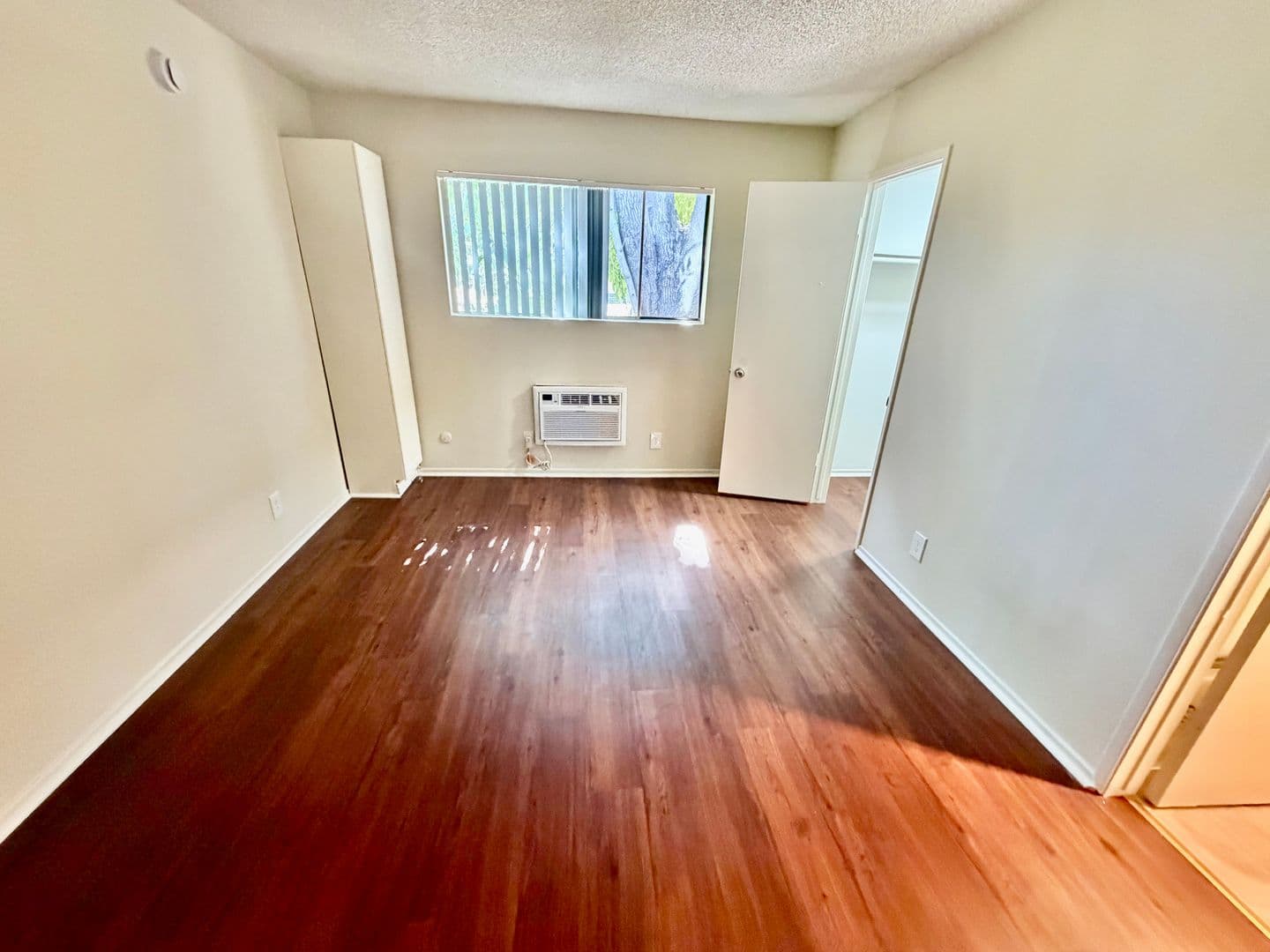 Canoga Park Apartment: 7052 Remmet Ave