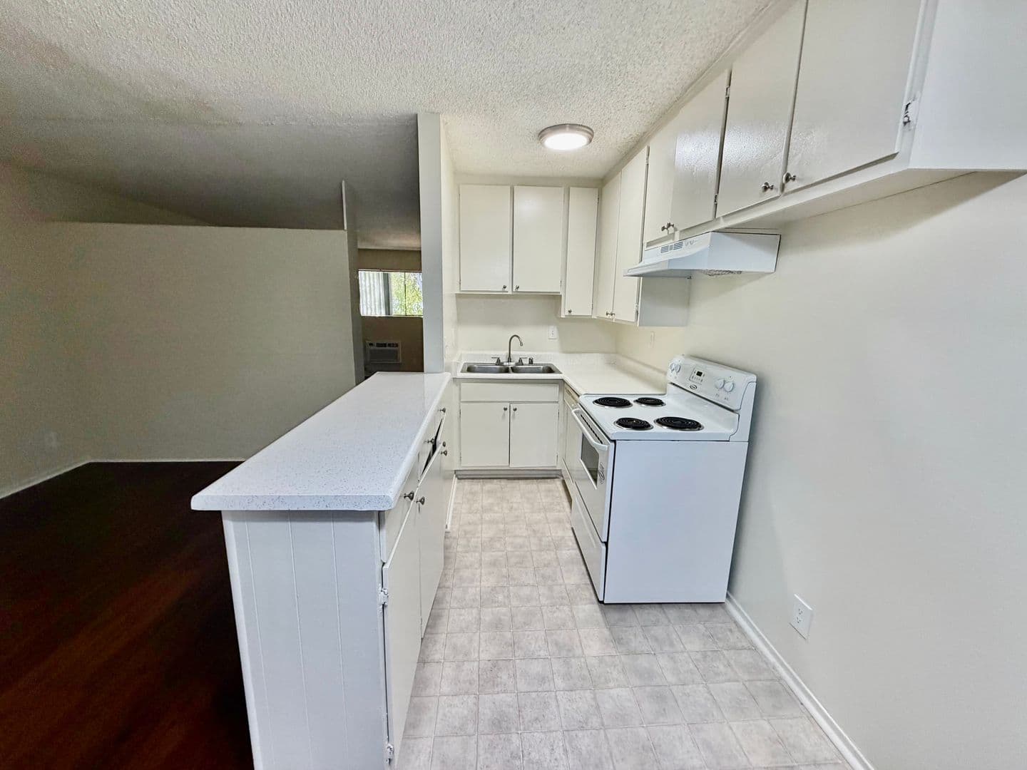 Canoga Park Apartment: 7052 Remmet Ave