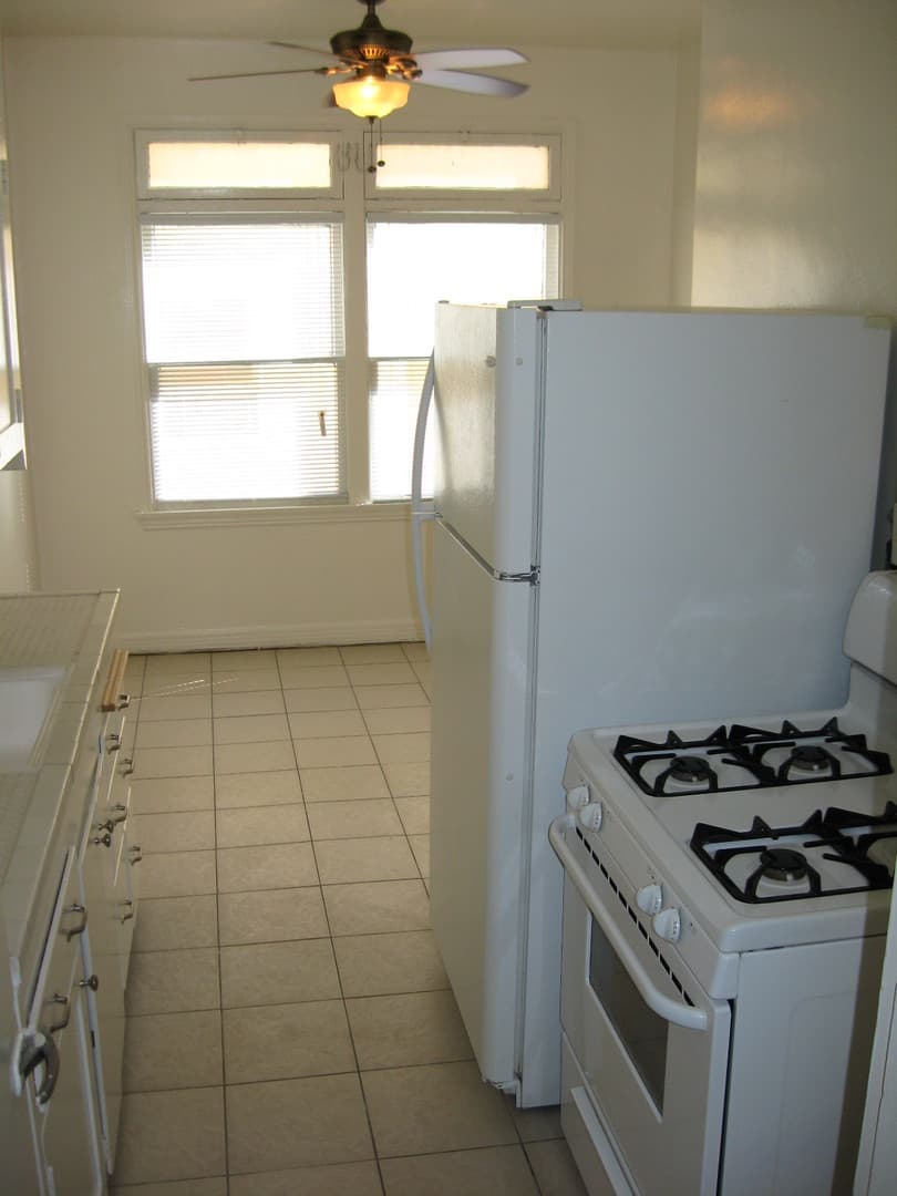 Los Angeles Apartment: 631 S. Cochran Ave
