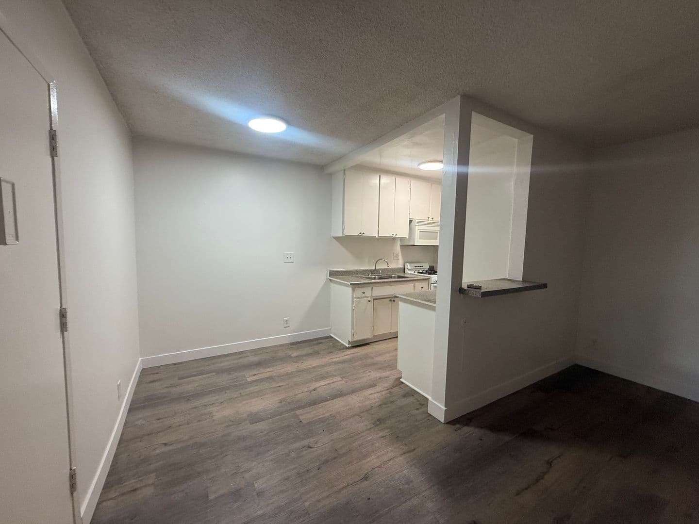 Los Angeles Apartment: 5832 Waring Ave