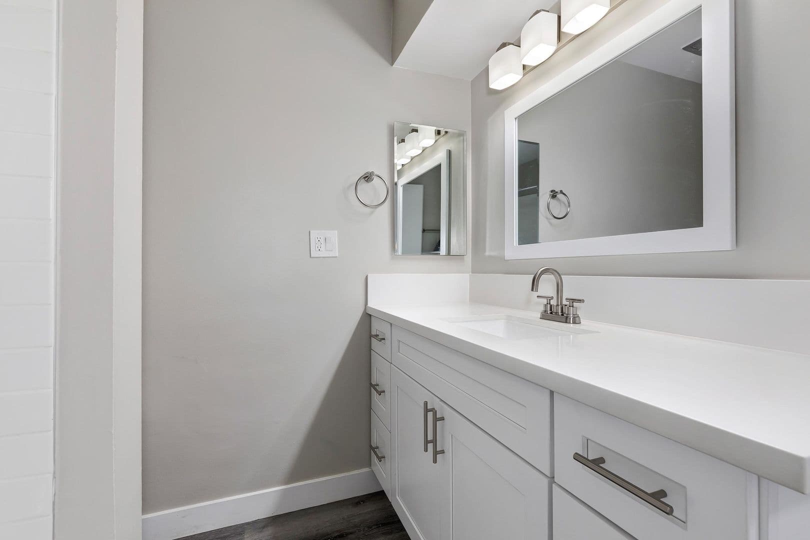 Sherman Oaks Apartment: 14320 Addison St.