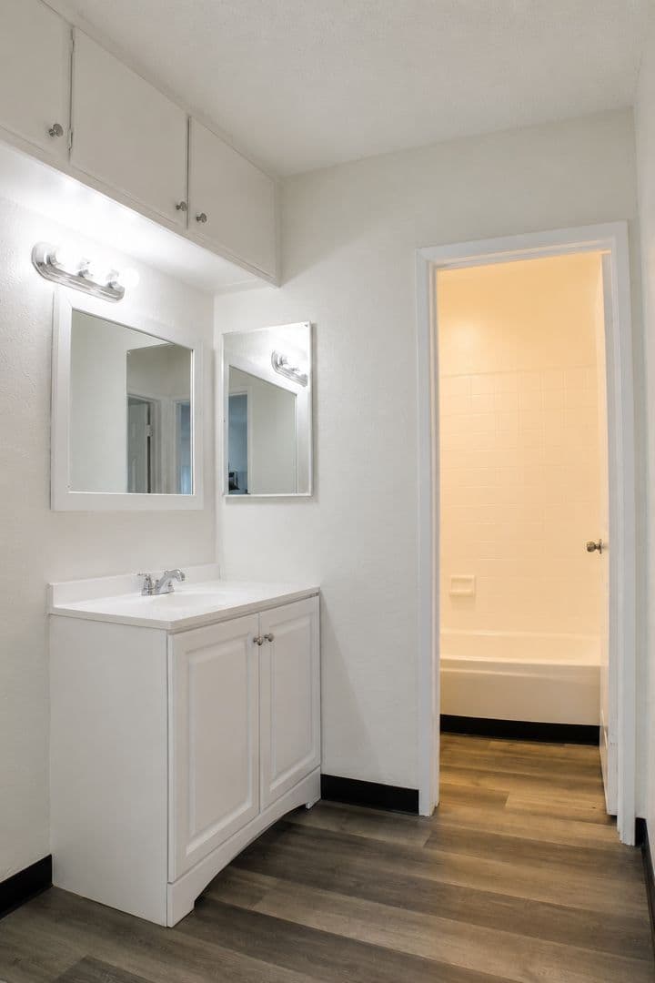 North Hills Apartment: 8615 Columbus Ave.