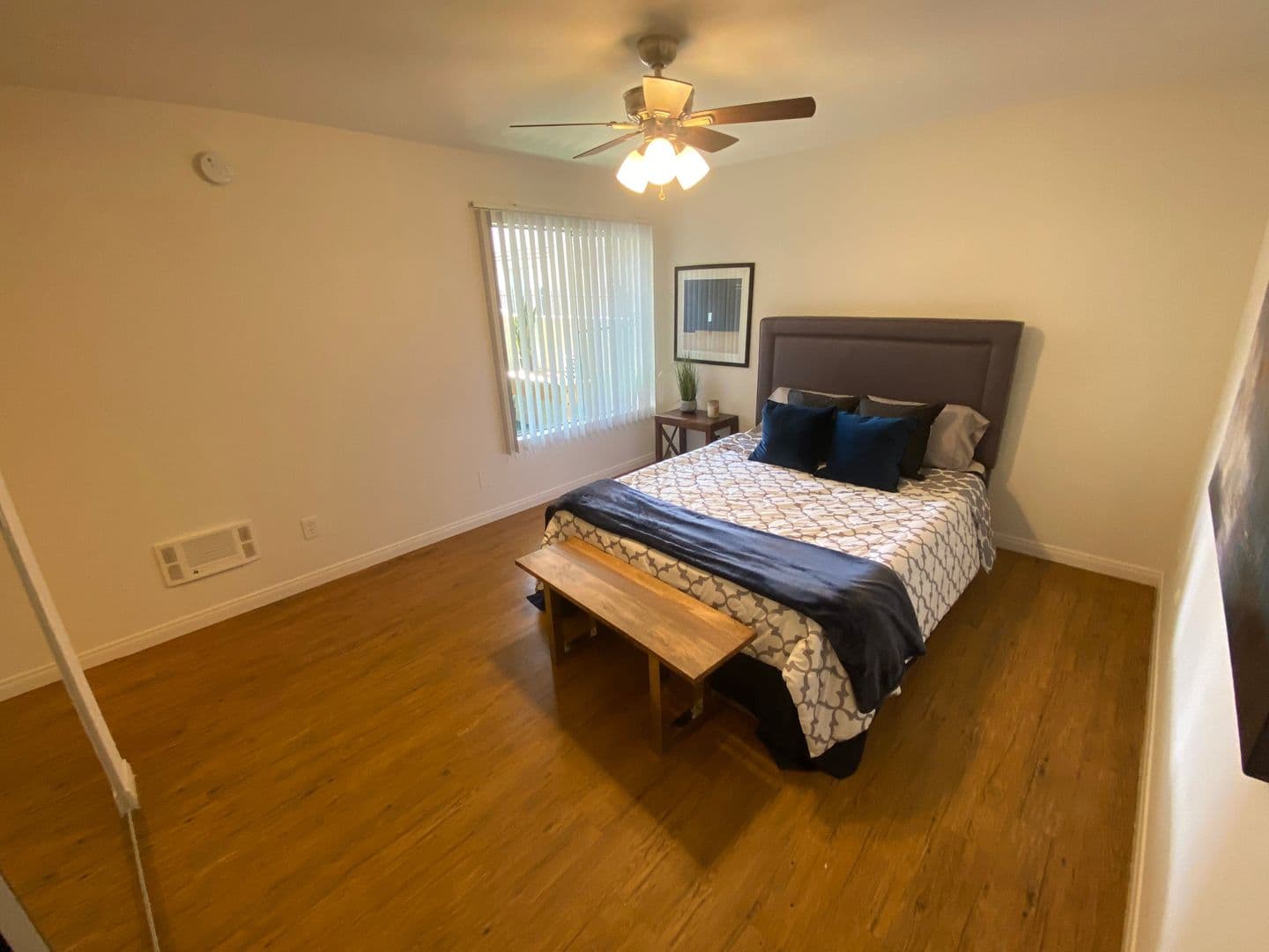 Tarzana Apartment: 18339-18347 Collins St