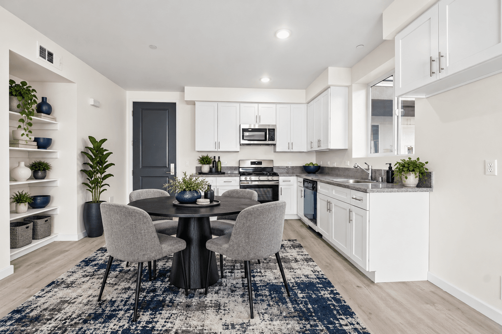Van Nuys Apartment: 15309 Cabrito Rd