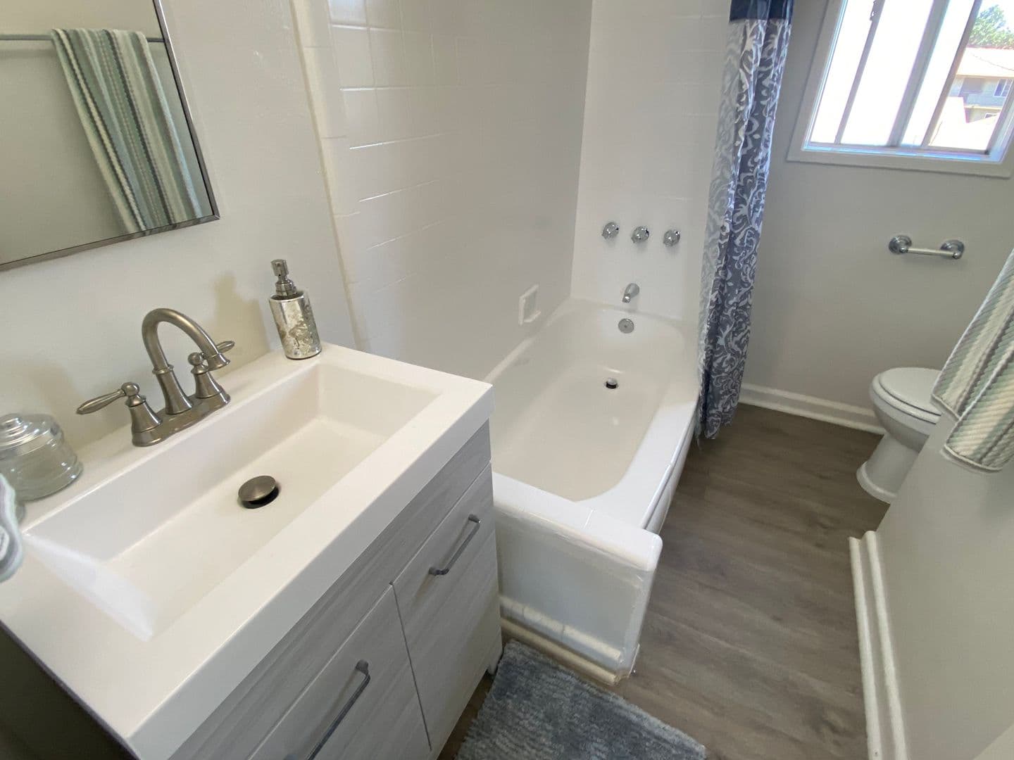 Monterey Park Apartment: 645 W Pomona Blvd