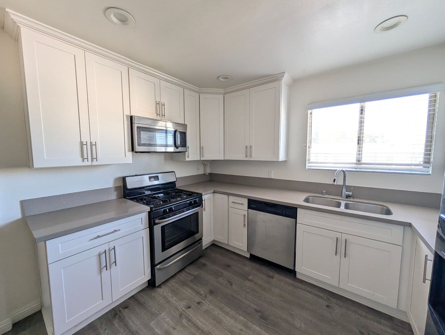 Sherman Oaks Apartment: 13535 Moorpark Street