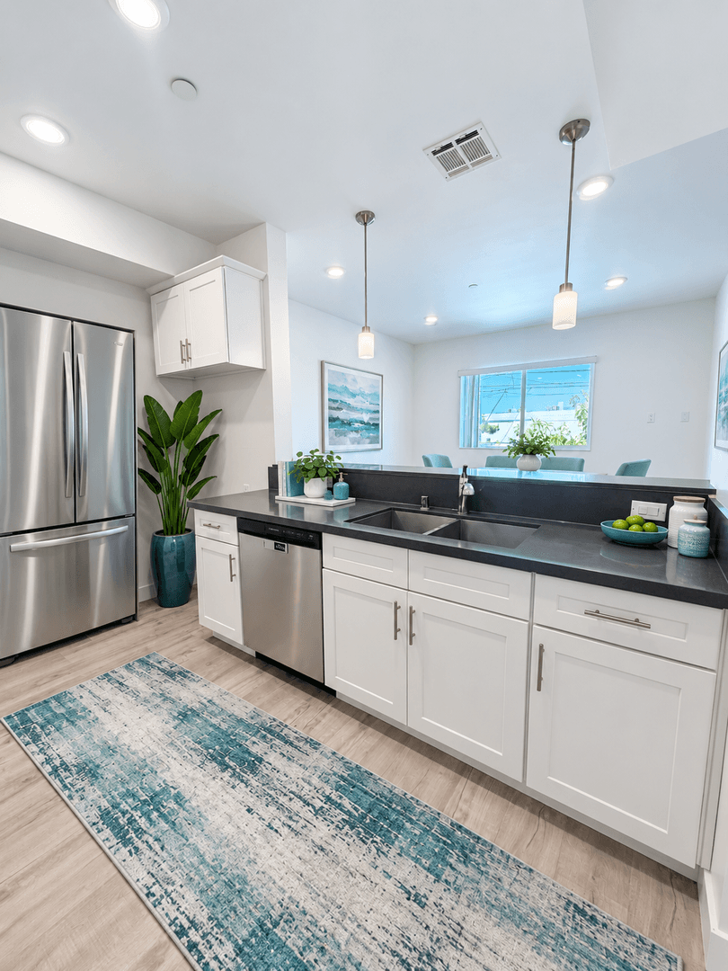 Panorama City Apartment: 14828 Rayen Street