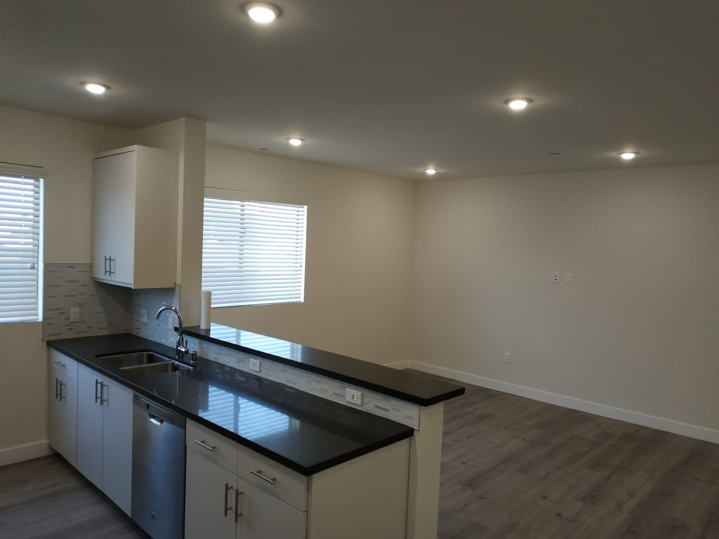 Tarzana Apartment: 18529 Calvert Street