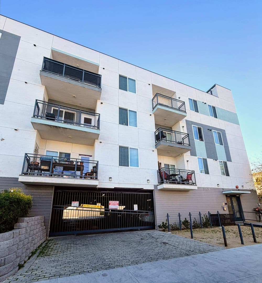North Hills Apartment: 15528 Rayen Street