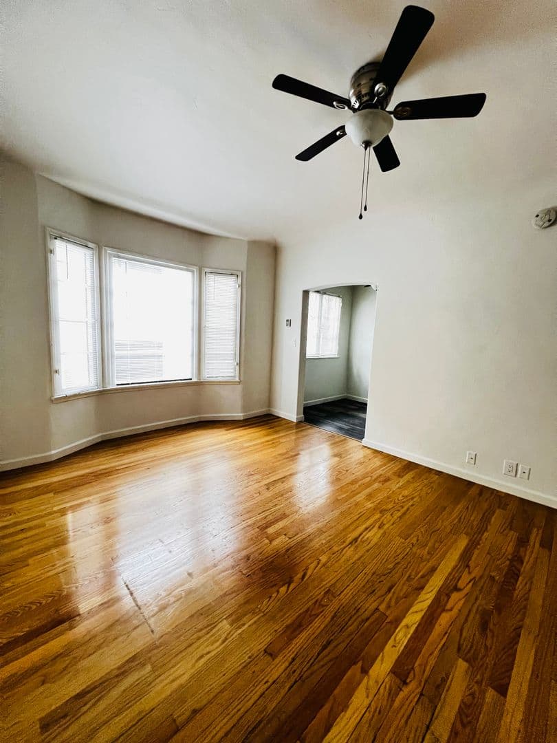 Los Angeles Apartment: 821 S. Wilton Place