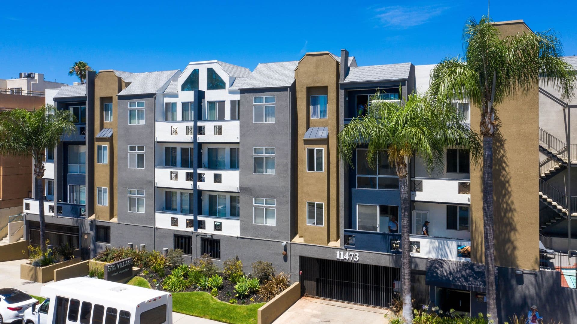 North Hollywood Apartment: 11473 Riverside Drive