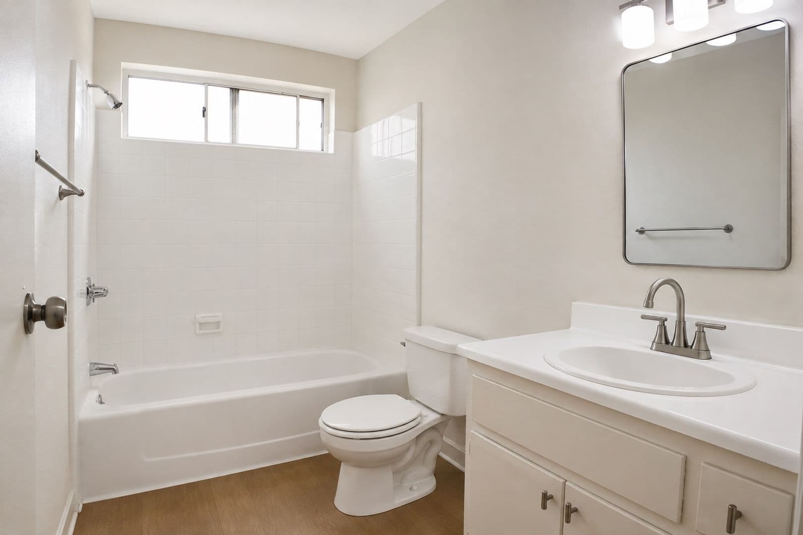 Granada Hills Apartment: 16914 Blackhawk Street