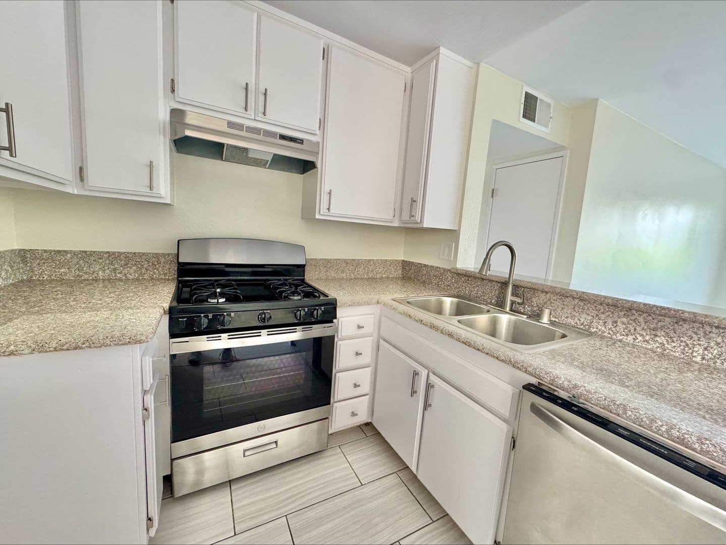 Van Nuys Apartment: 6943 Haskell Ave.