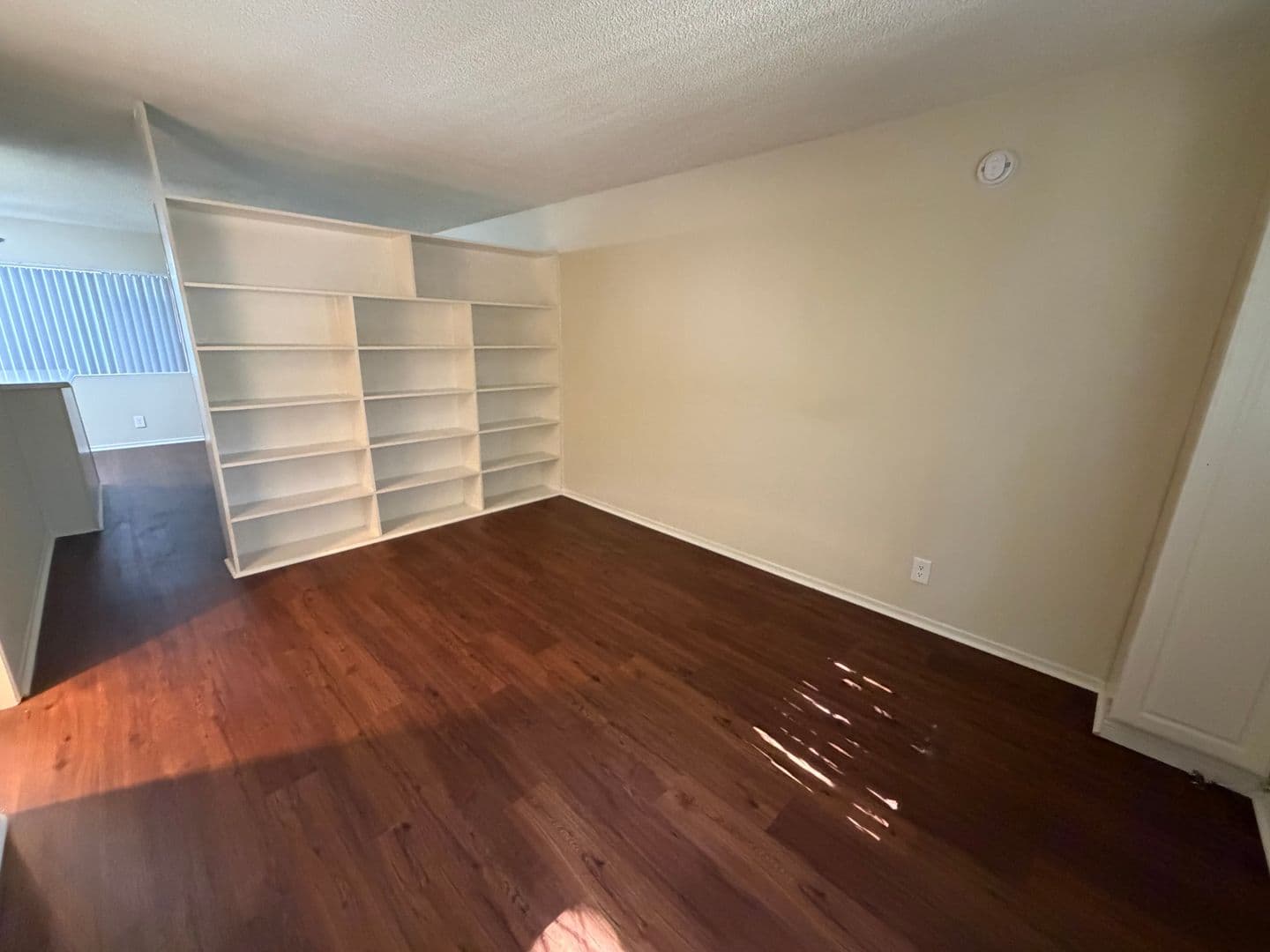 Canoga Park Apartment: 7052 Remmet Ave
