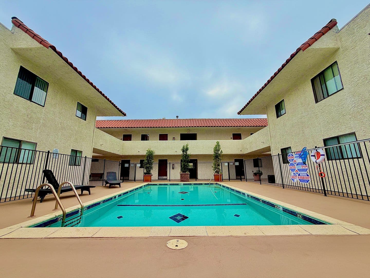 Sherman Oaks Apartment: 5637 Hazeltine Avenue