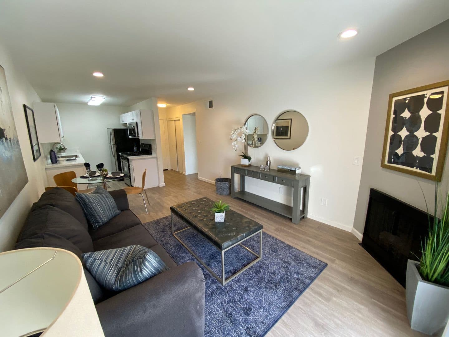 Van Nuys Apartment: 6205 Woodman Avenue