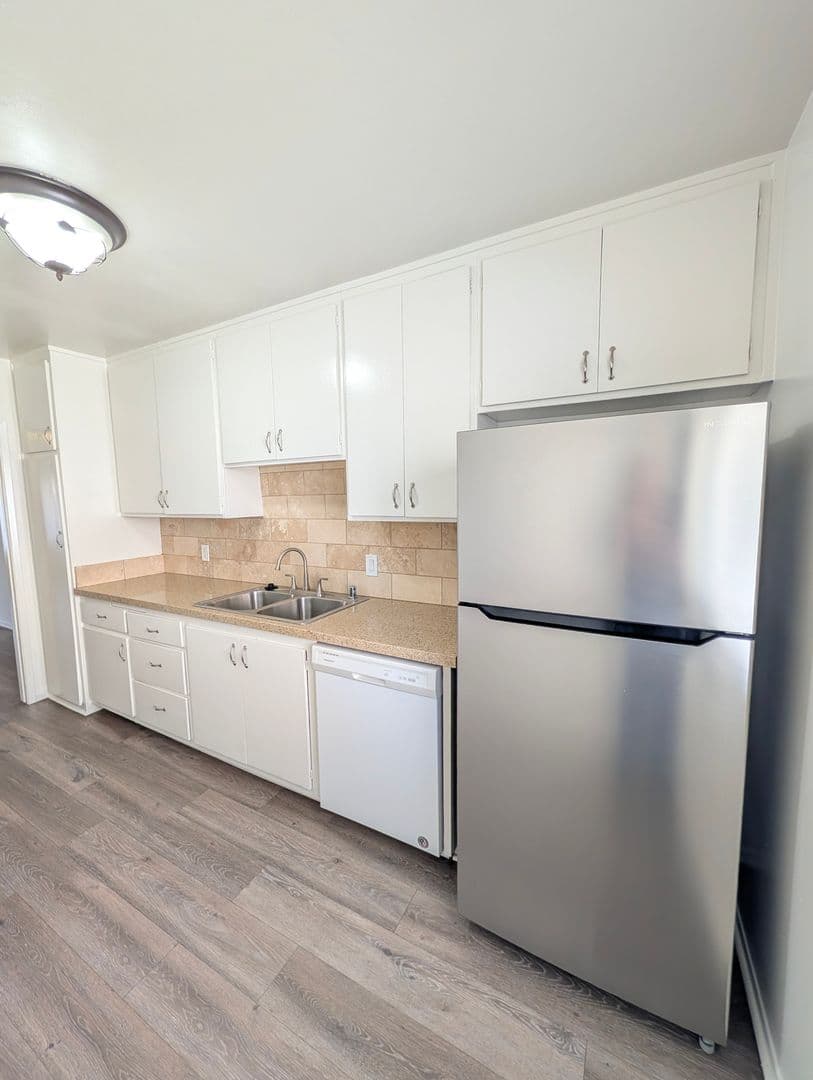 Sherman Oaks Apartment: 14646 Dickens Street