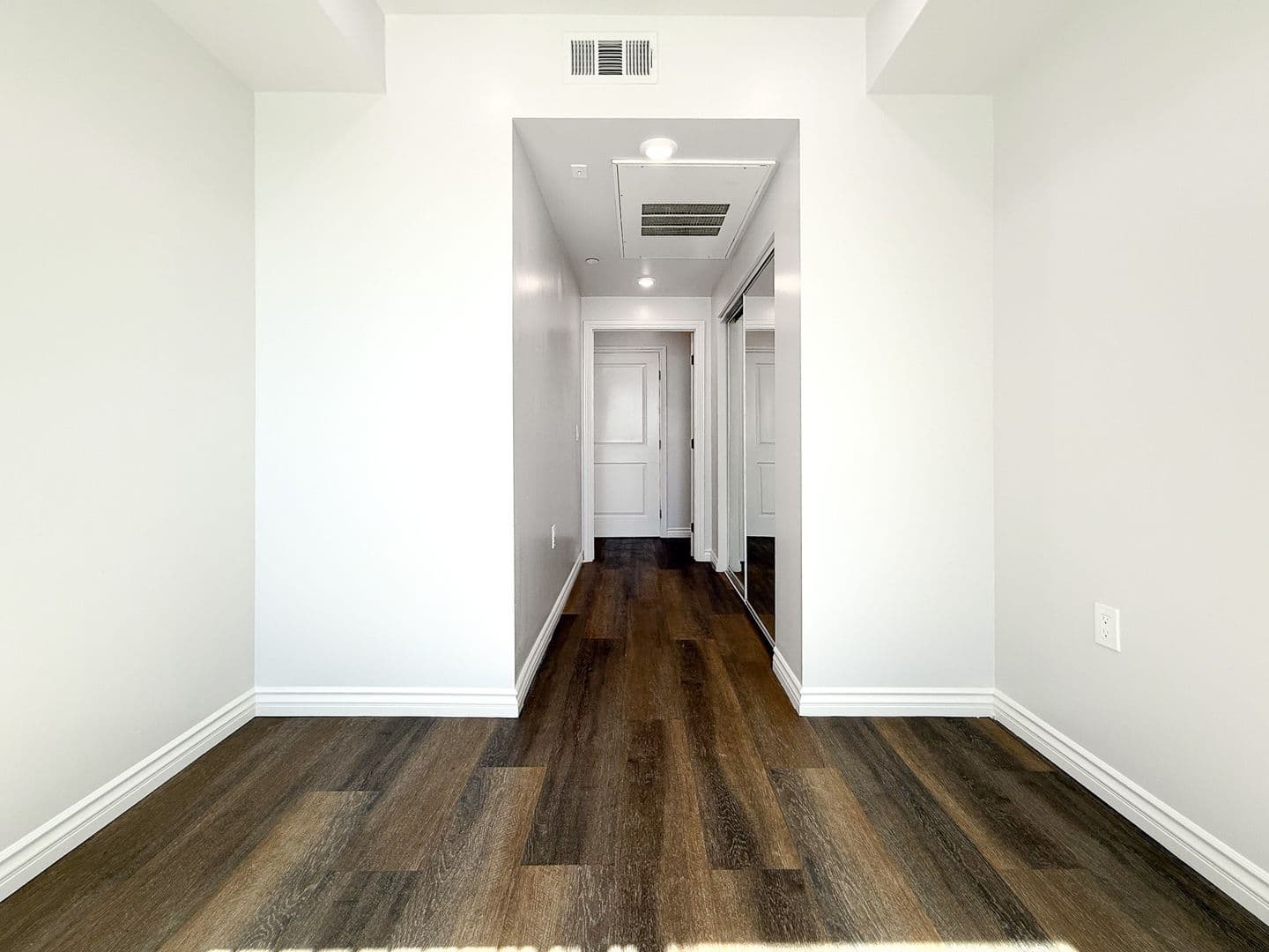 Reseda Apartment: 18711 Sherman Way