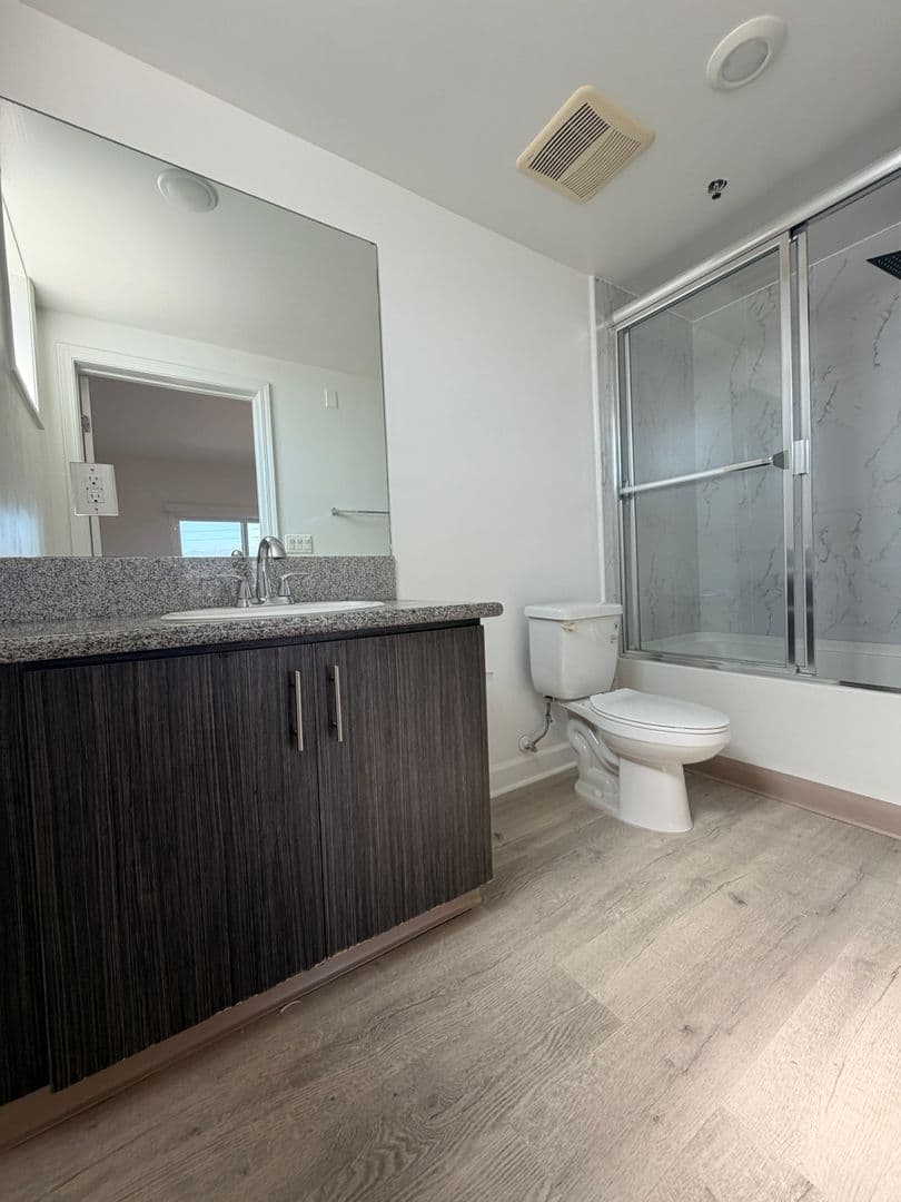 Sun Valley Apartment: 7500 Vineland Ave