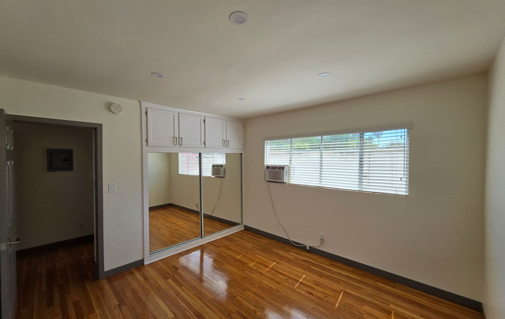 Los Angeles Apartment: 815 N. Fuller Ave,