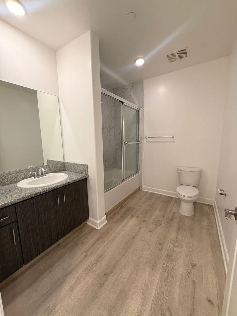 Sun Valley Apartment: 7500 Vineland Ave