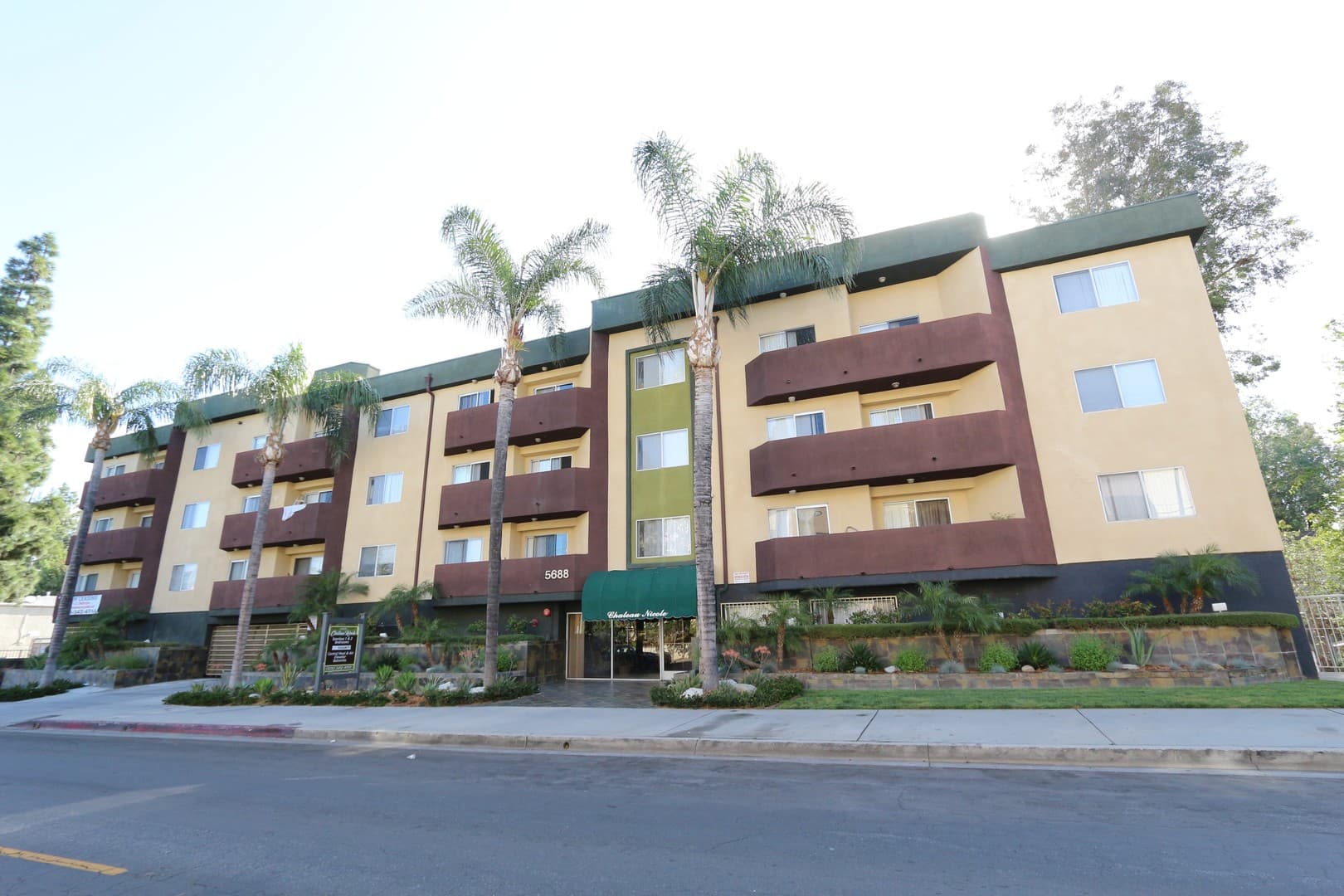 Tarzana Apartment: 5688 Etiwanda Ave