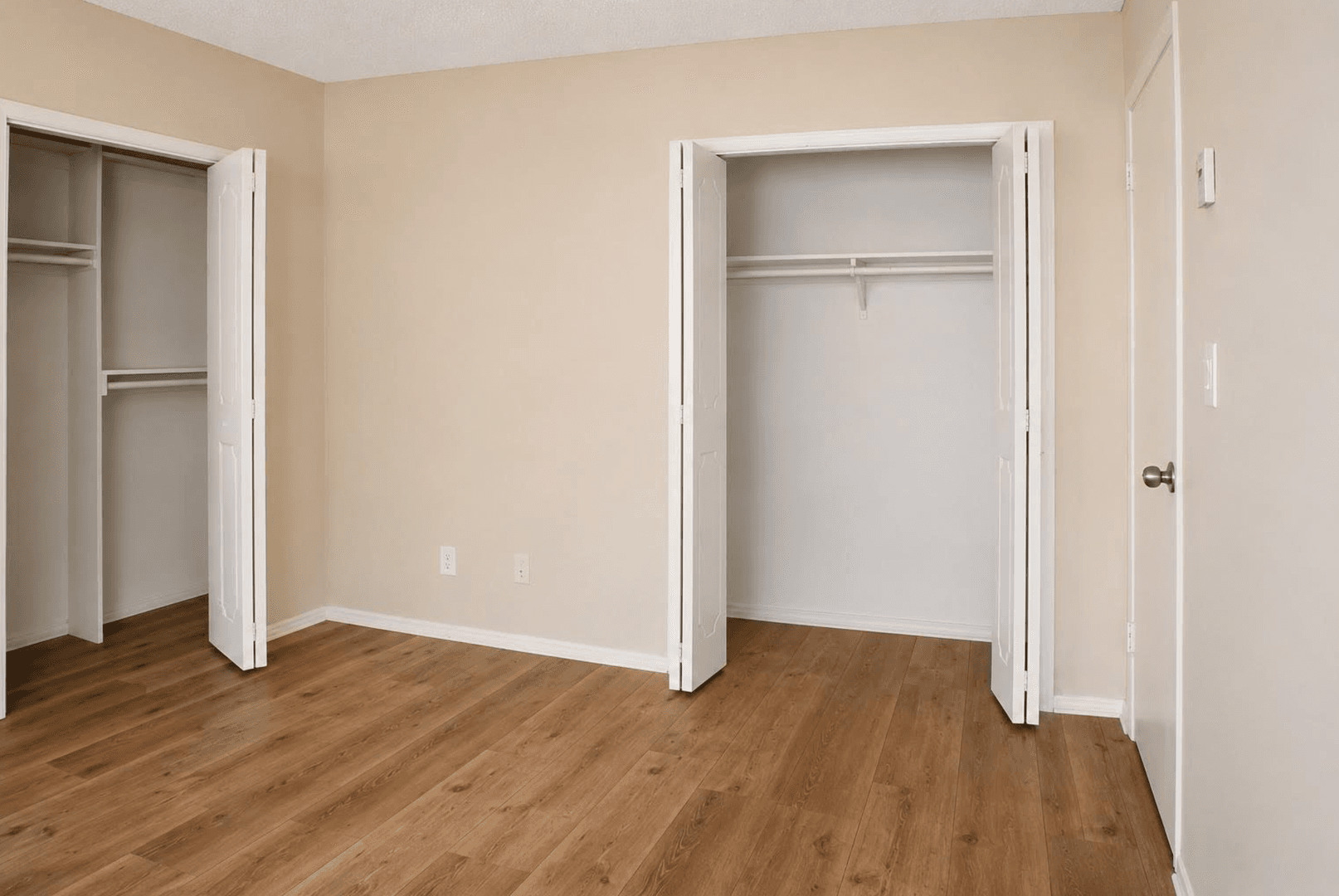 Los Angeles Apartment: 433 S. Hobart Blvd.