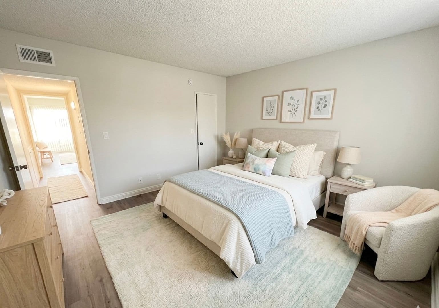 Van Nuys Apartment: 6750 Cedros Avenue