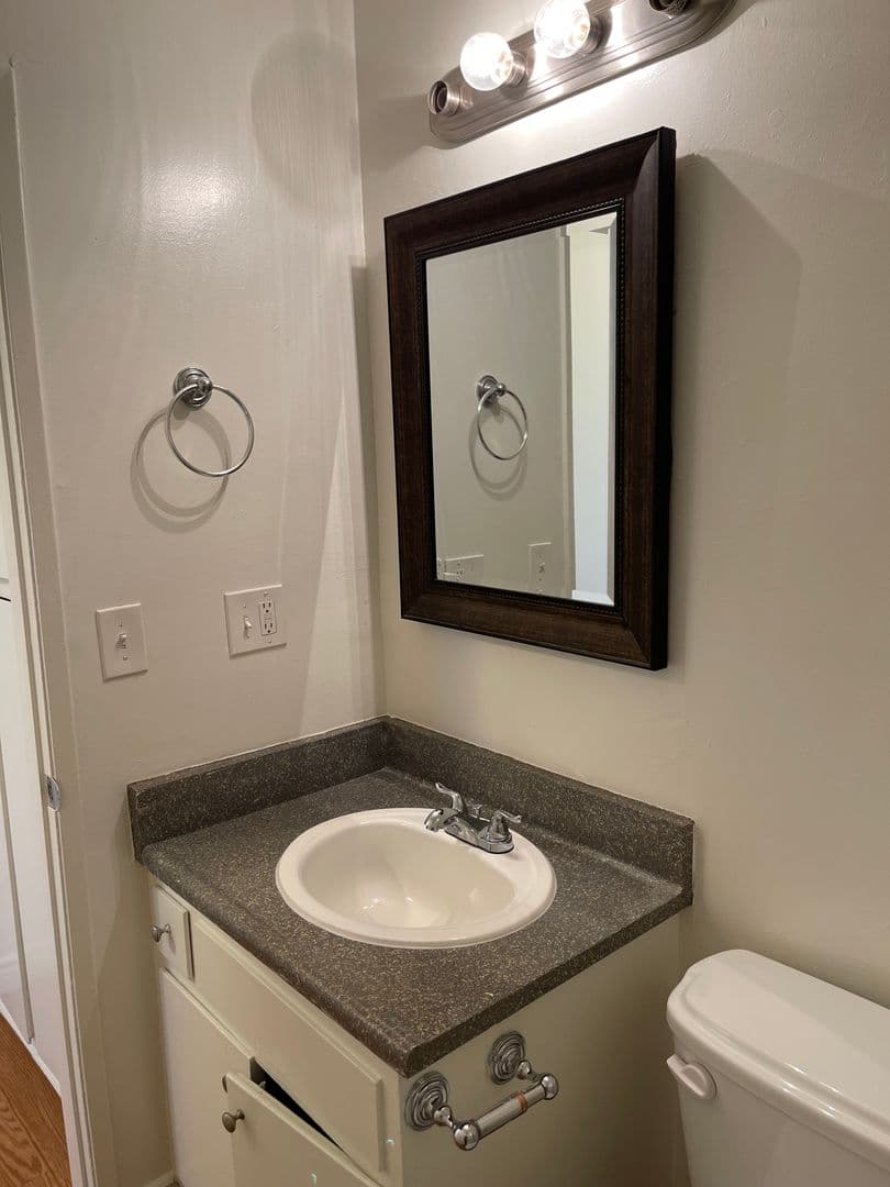 Granada Hills Apartment: 16914 Blackhawk Street
