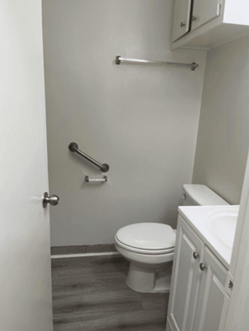 Van Nuys Apartment: 13838 Victory Blvd.