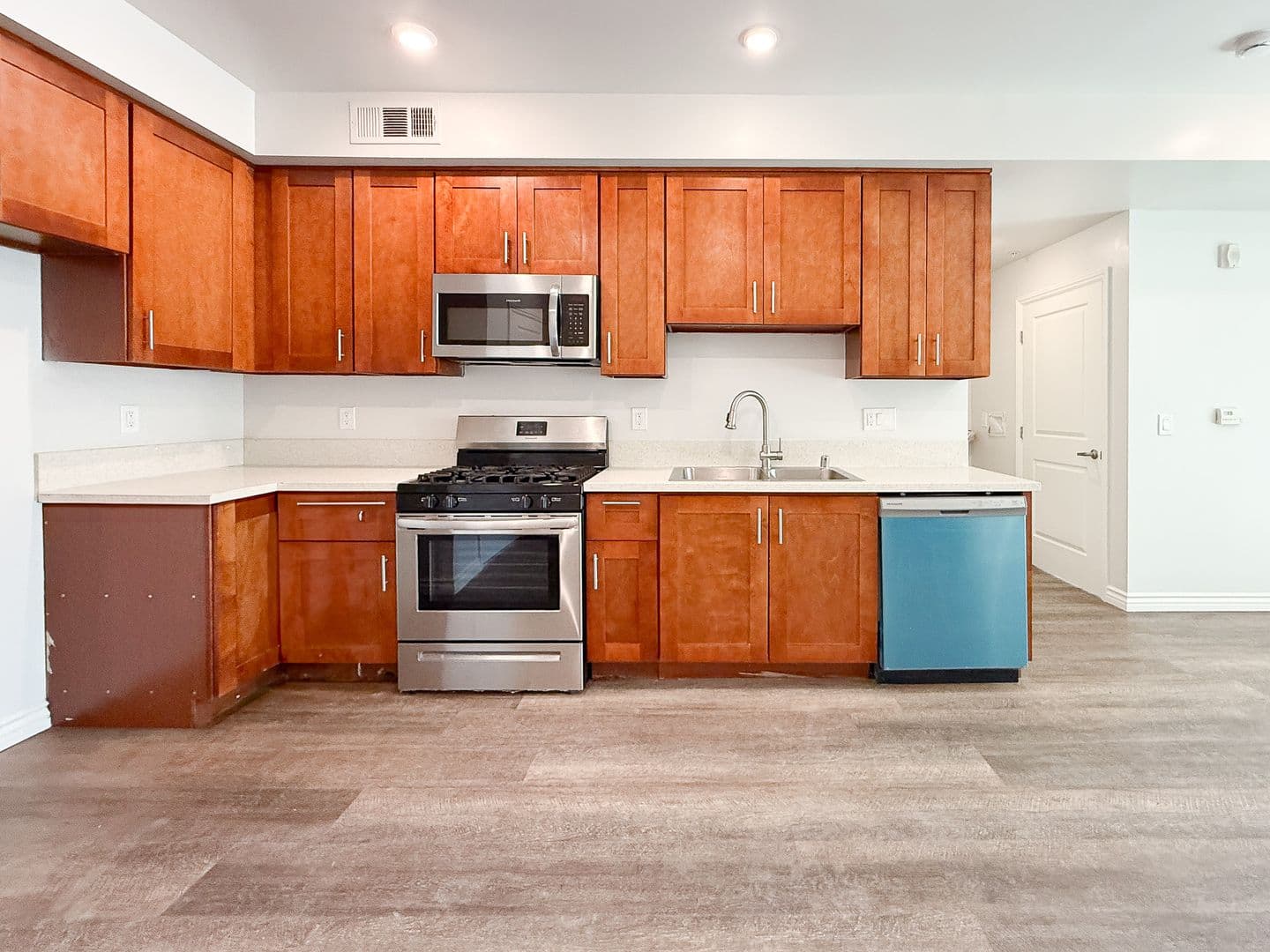 Reseda Apartment: 18711 Sherman Way