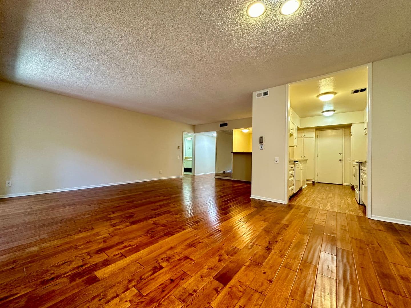 Sherman Oaks Apartment: 14400 Addison St.