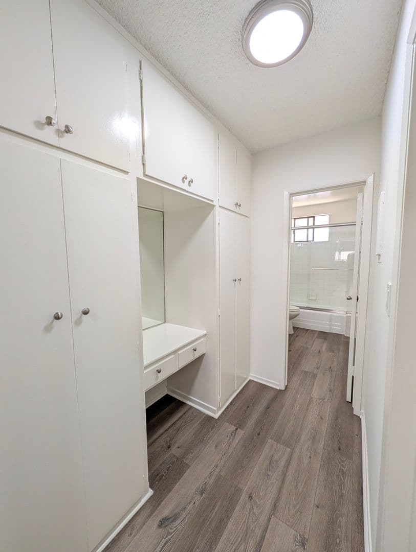 Sherman Oaks Apartment: 14646 Dickens Street
