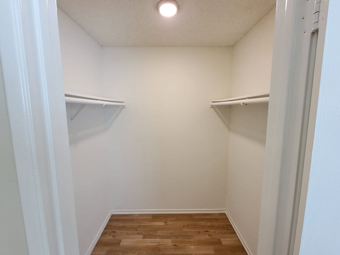 Canoga Park Apartment: 7052 Remmet Ave