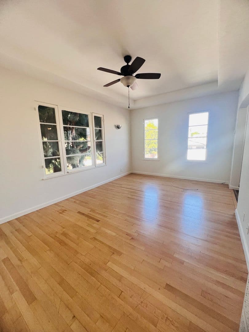 Los Angeles Apartment: 821 S. Wilton Place