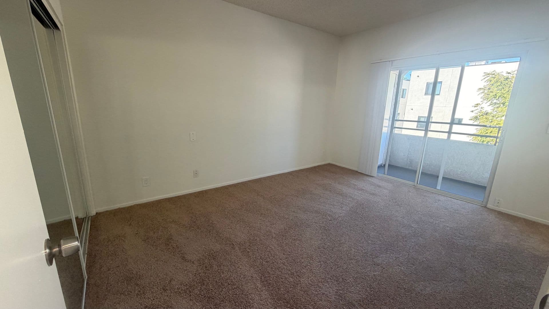 North Hollywood Apartment: 5640 Farmdale Ave
