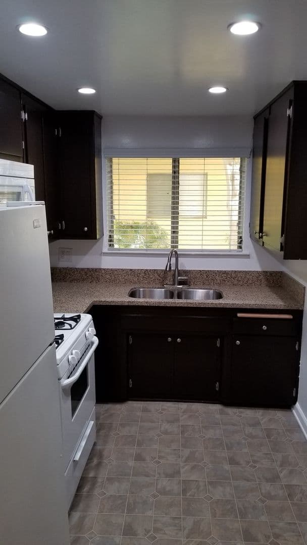 West Hollywood Apartment: 1031-1037 N. Ogden Drive