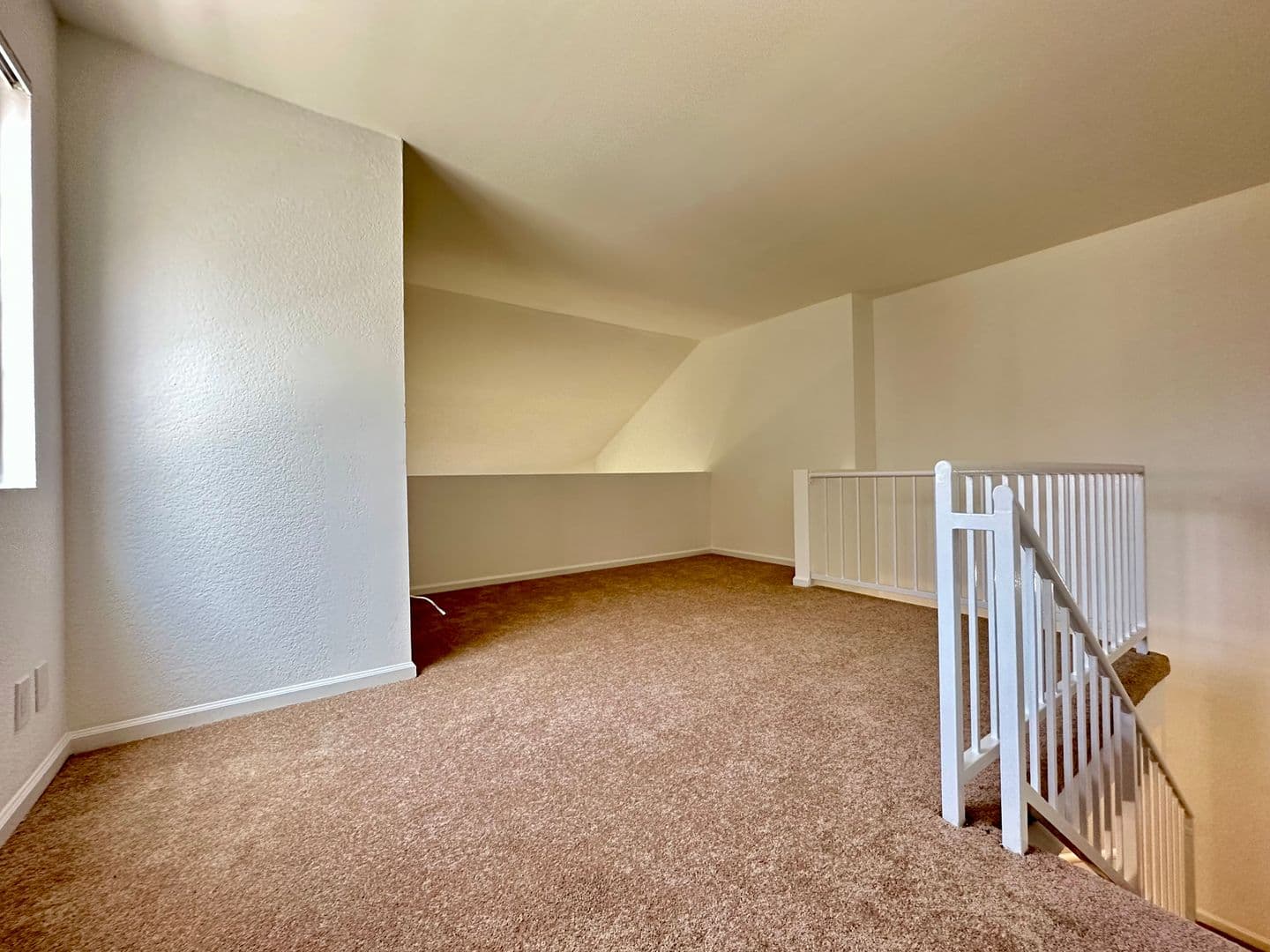 Los Angeles Apartment: 2330 North Cahuenga Blvd