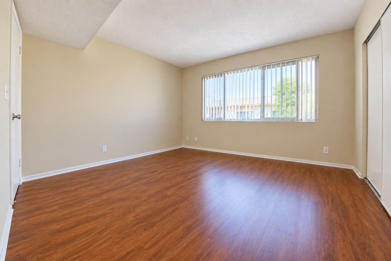 Van Nuys Apartment: 17339 Vanowen Street
