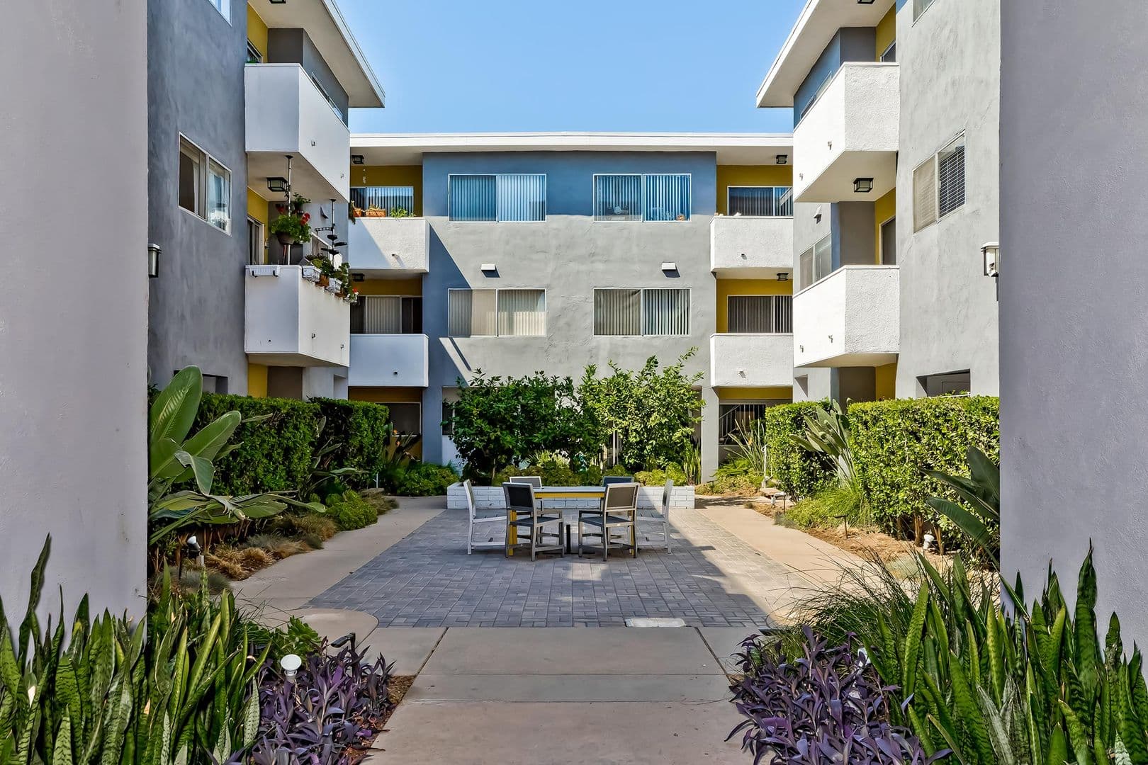 Sherman Oaks Apartment: 14320 Addison St.